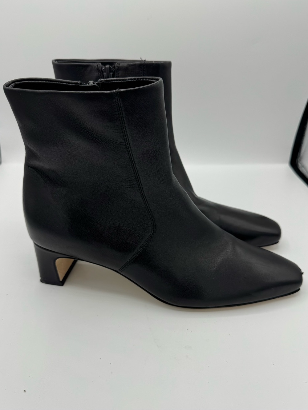 Vince Black Leather Hailey Ankle Bootie Boot square toe minimalist modern size 8